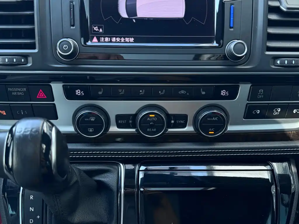 Volkswagen Multivan — миниатюра 18