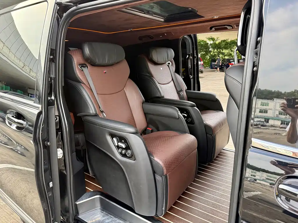 Mercedes-Benz V-Class (Import) — миниатюра 12