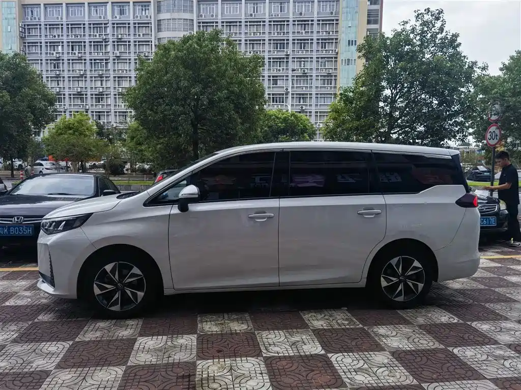 GAC Motor Trumpchi M6 — миниатюра 3