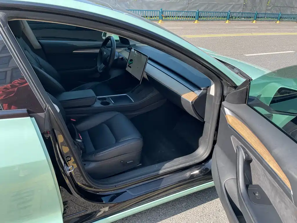 Tesla Model 3 — миниатюра 12