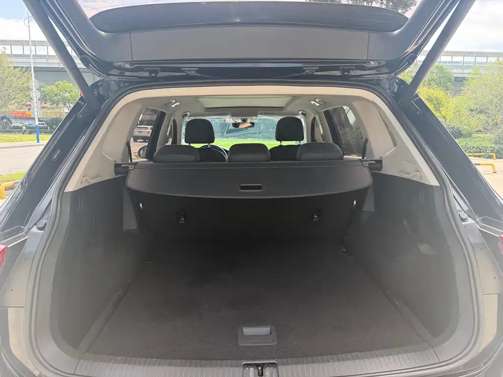 Volkswagen Tiguan L — миниатюра 11