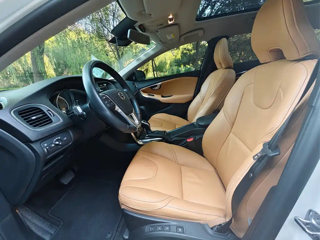 Volvo V40 — миниатюра 6