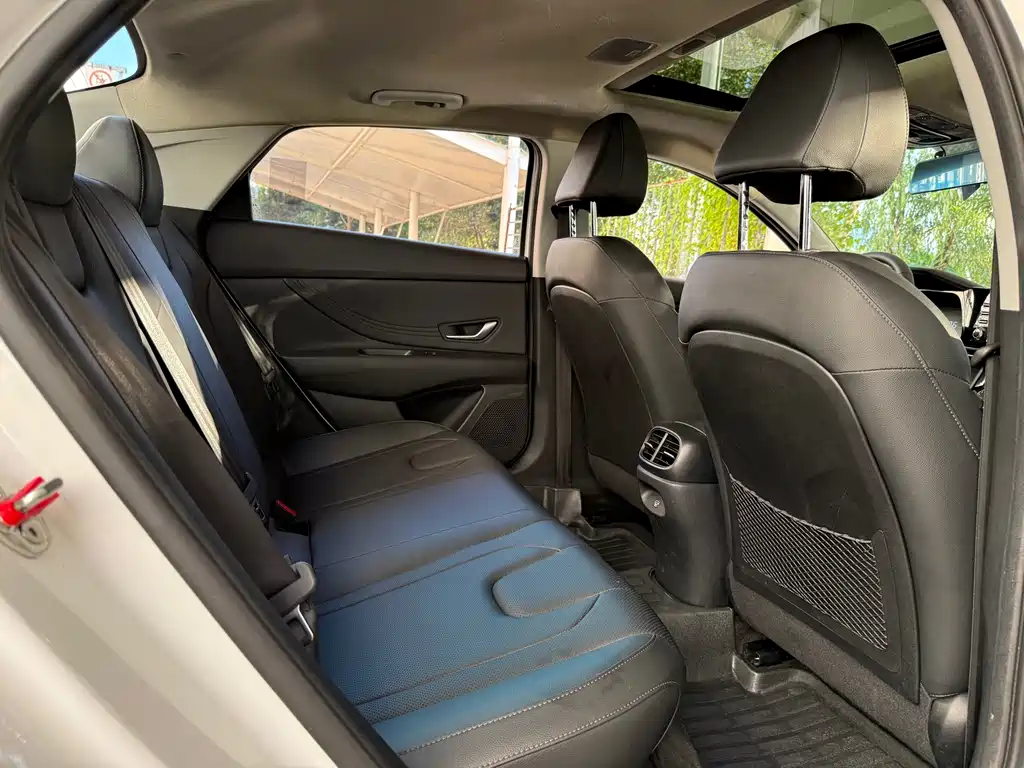 Hyundai Elantra — миниатюра 11