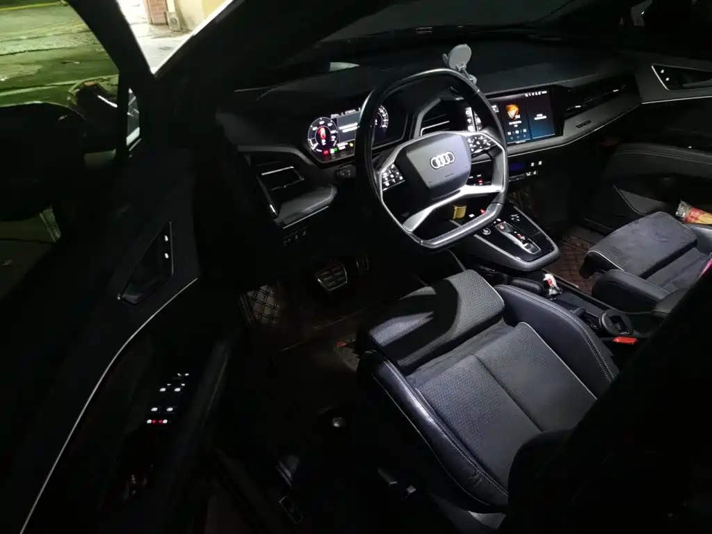 Audi Q5 e-tron — миниатюра 12