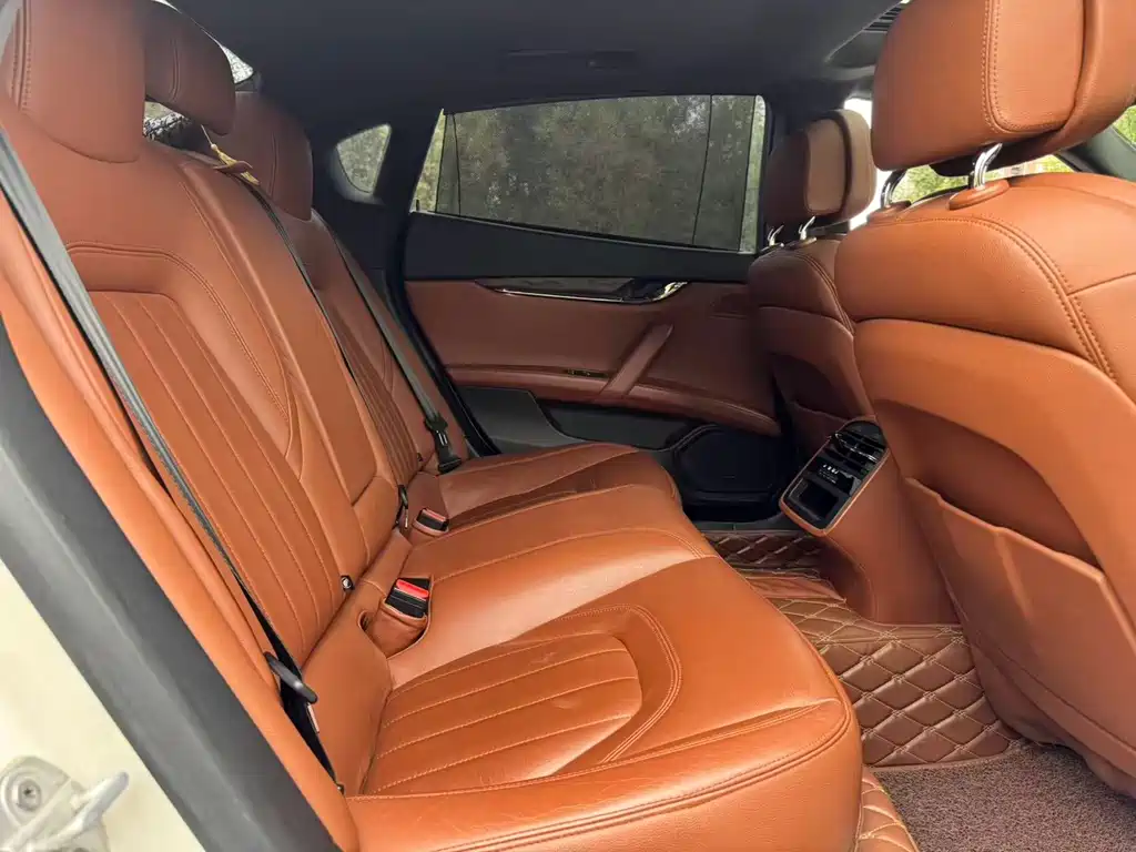Maserati Quattroporte — миниатюра 16