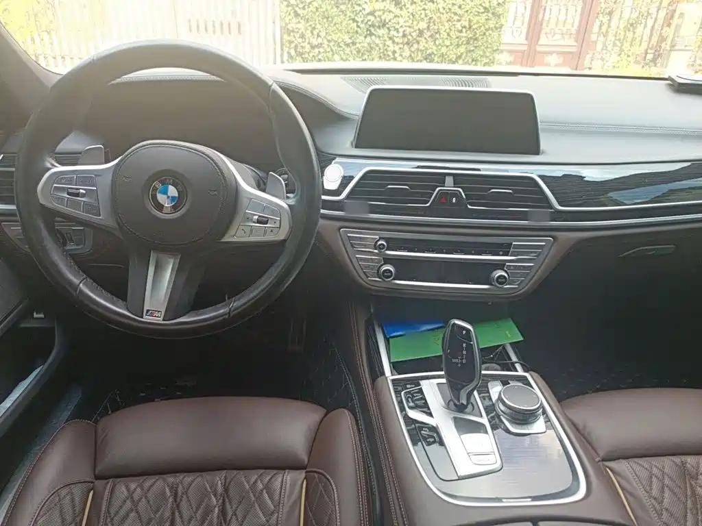 BMW 7 Series — миниатюра 13