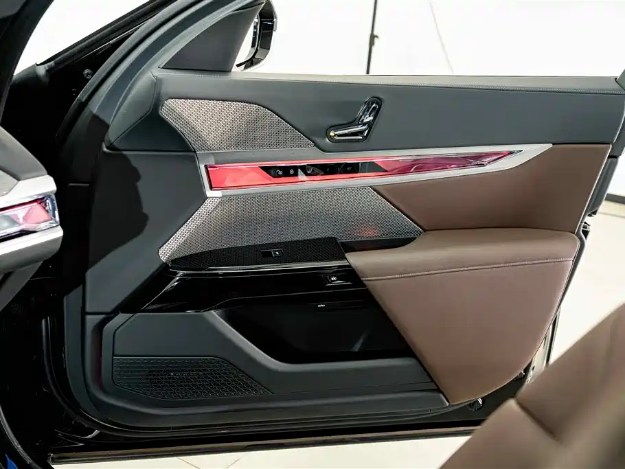 BMW i7 — миниатюра 17