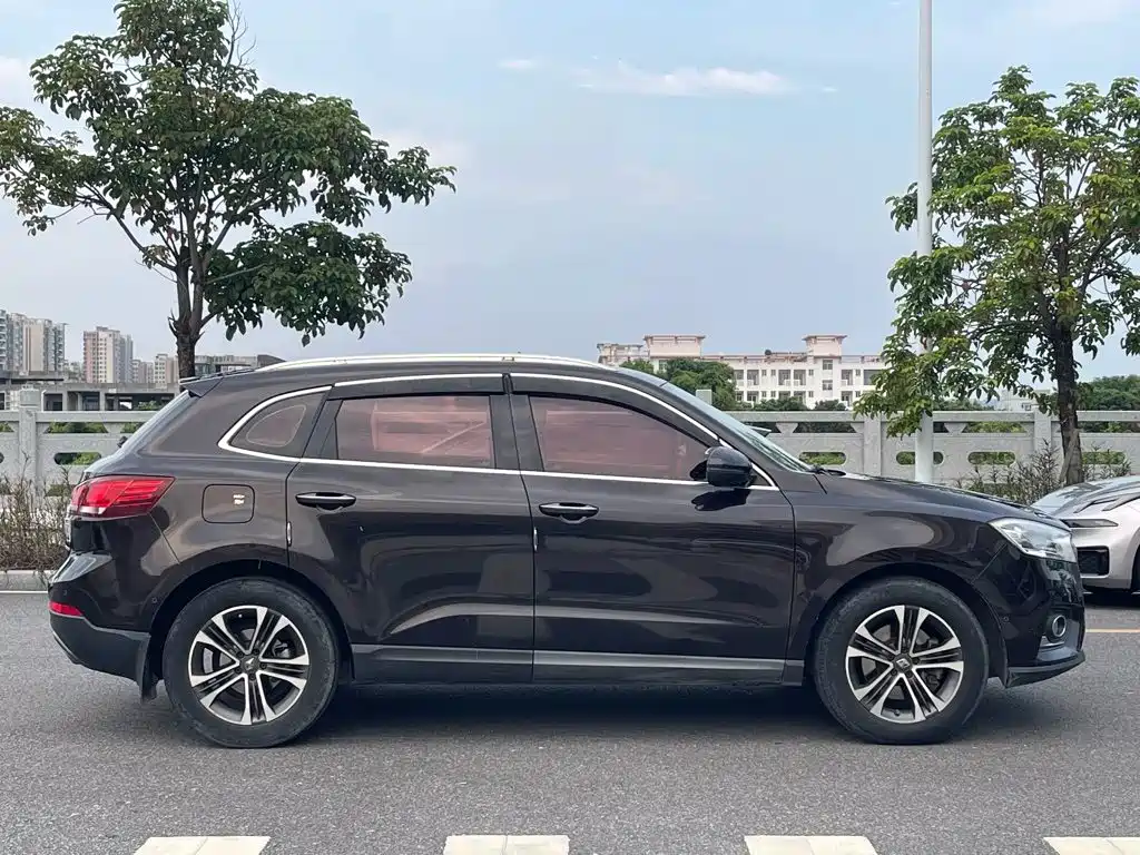 Borgward BX7 — миниатюра 5