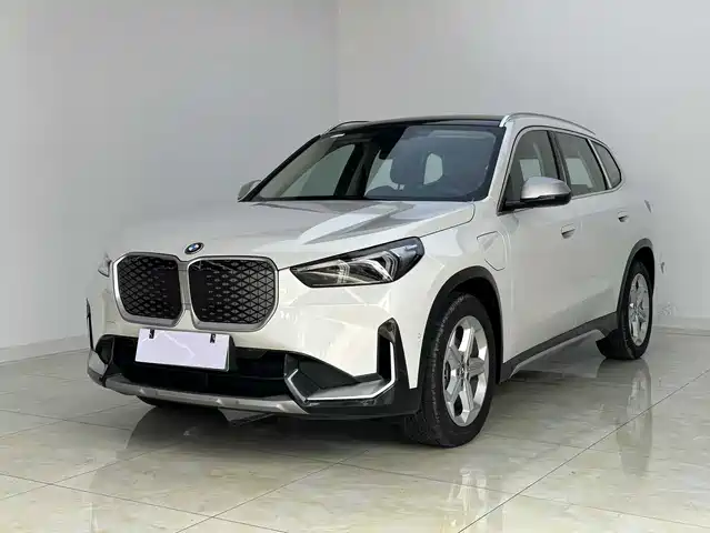 BMW IX1 2025
