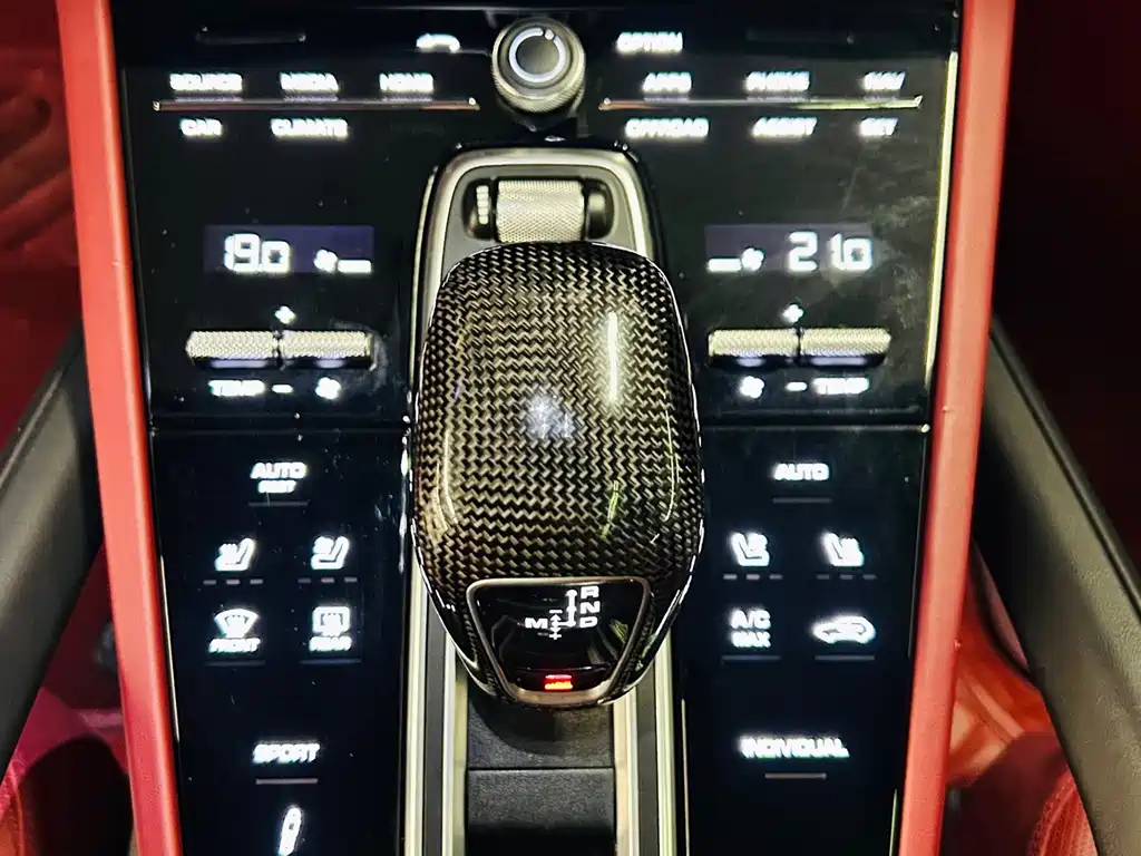 Porsche Cayenne — миниатюра 23