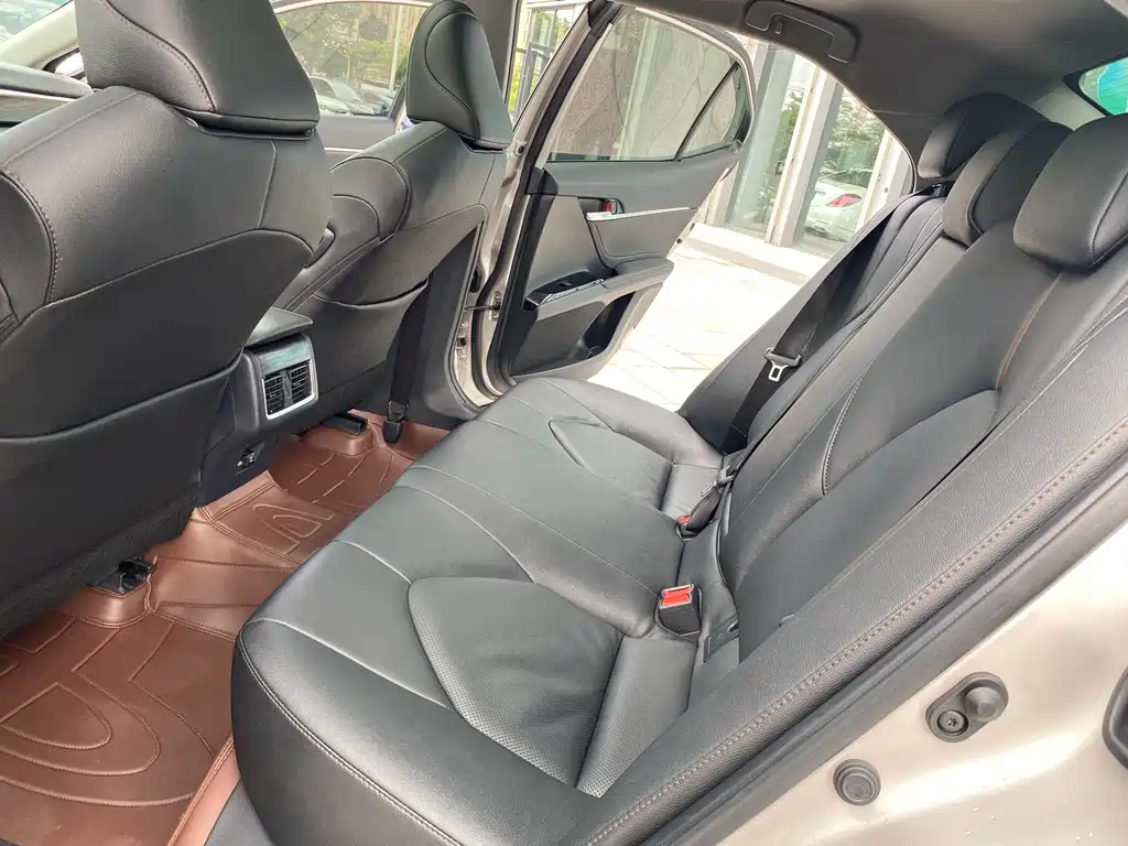 Toyota Camry — миниатюра 18