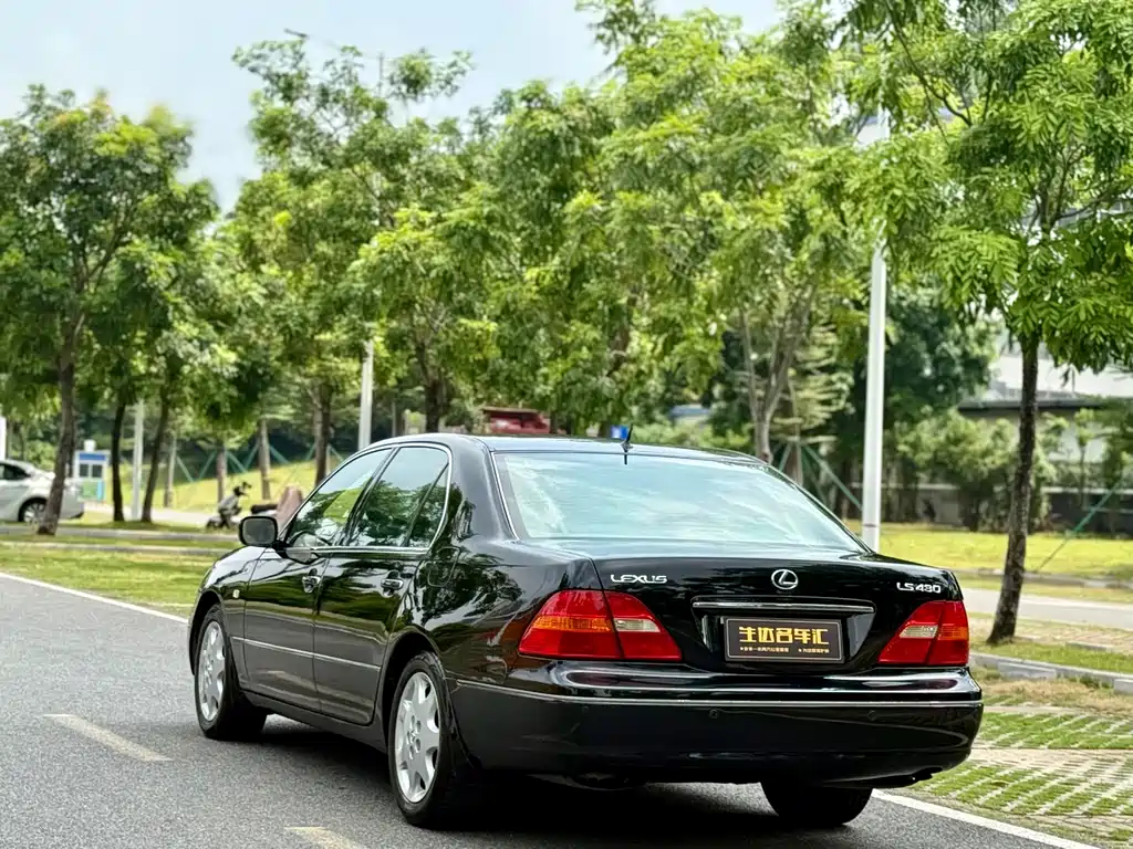 Lexus LS — миниатюра 8