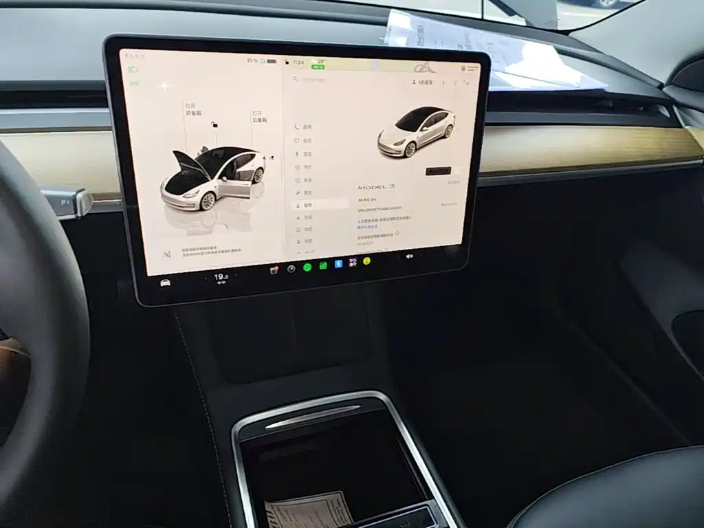 Tesla Model 3 — миниатюра 10