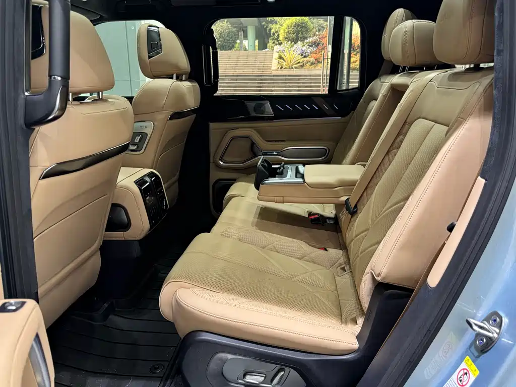 Fangchengbao Leopard 8 8 2025 Flagship 7 мест