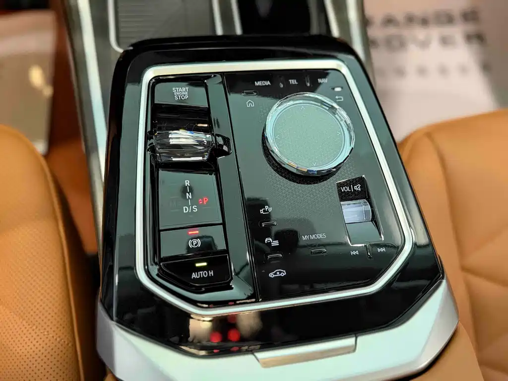 BMW 7 Series — миниатюра 12