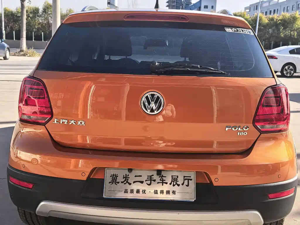 VOLKSWAGEN POLO