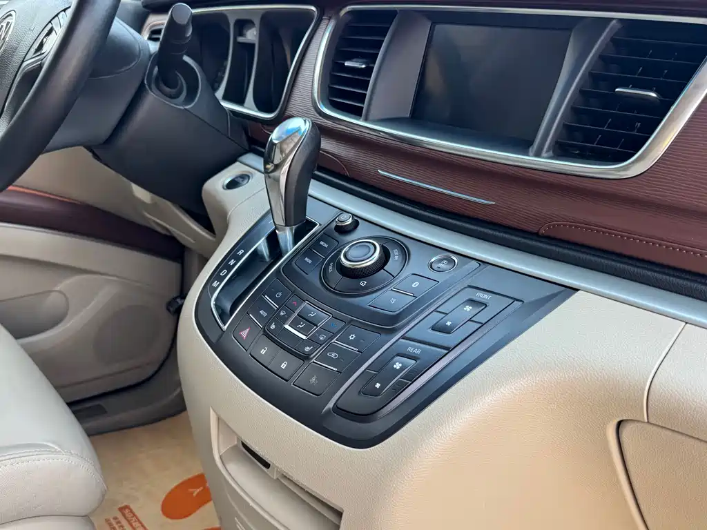 Buick GL8 — миниатюра 12