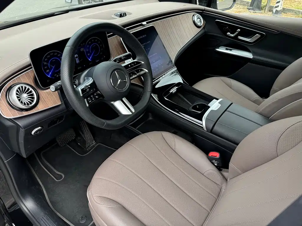 Mercedes-Benz EQE SUV — миниатюра 6