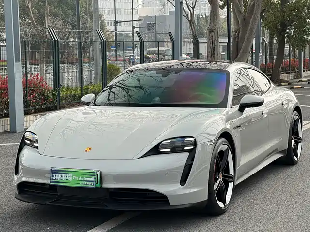 PORSCHE TAYCAN 2021