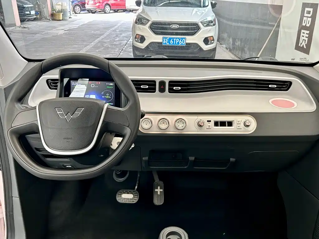 Wuling MINIEV — миниатюра 9