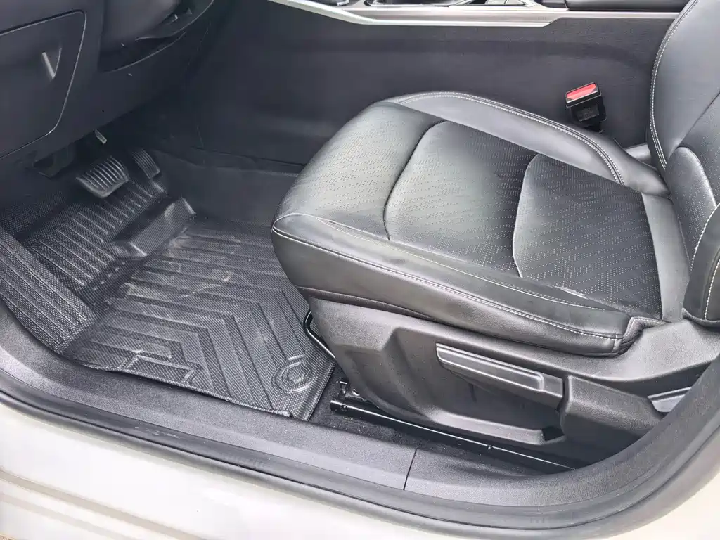 Geely Emgrand — миниатюра 6