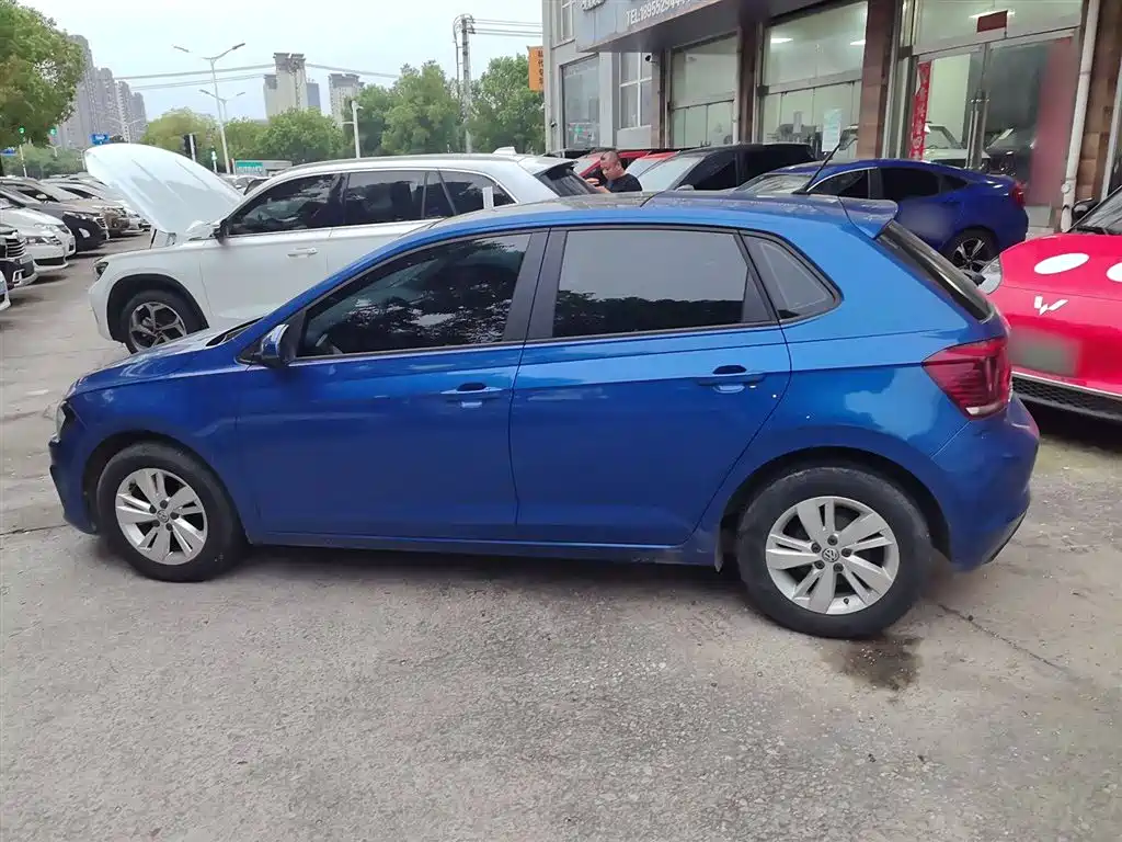 VOLKSWAGEN POLO