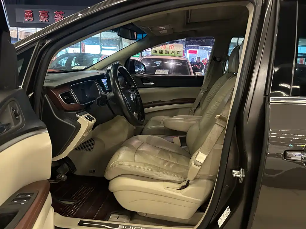 Buick GL8 2017 25S Luxury V
