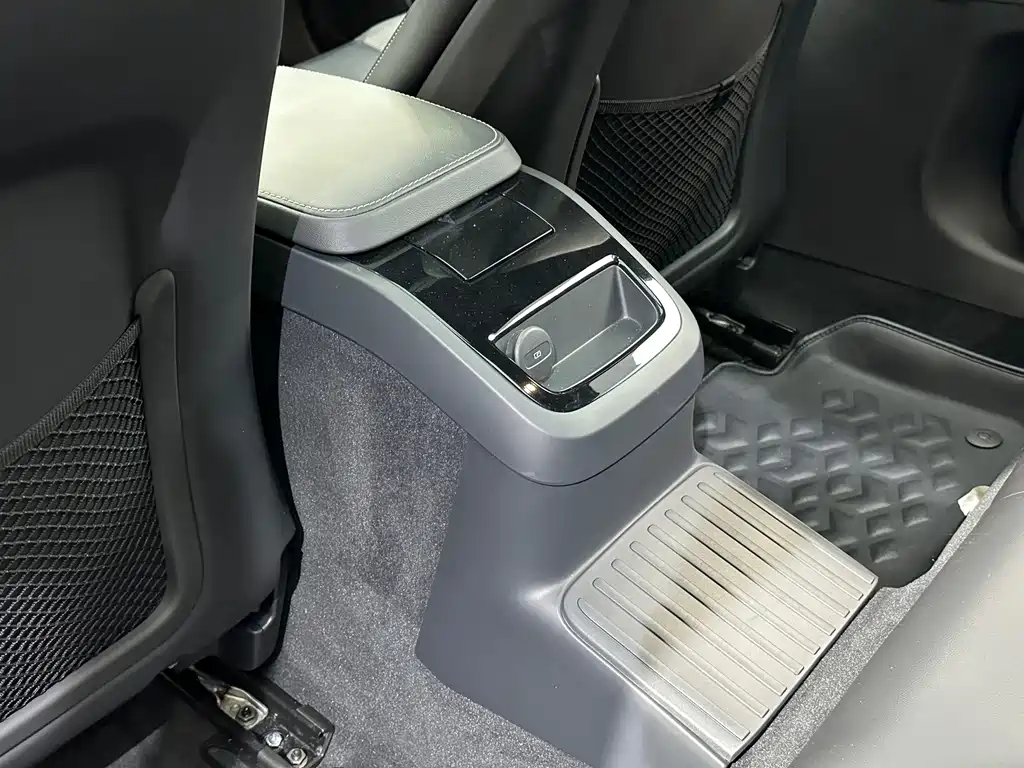 Volvo S60 PHEV — миниатюра 19