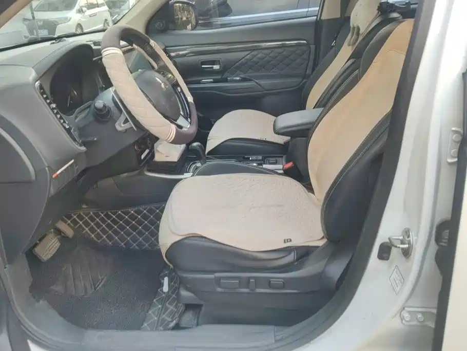 Mitsubishi Outlander — миниатюра 9