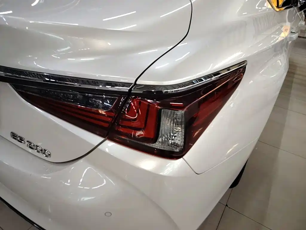 Lexus ES 2020 200