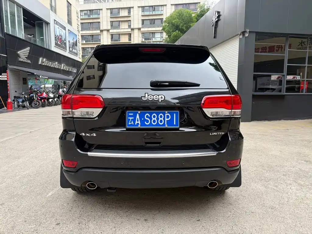 Jeep Grand Cherokee (Import) — миниатюра 4
