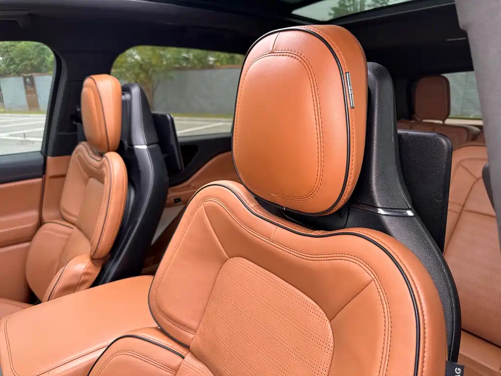 Lincoln Aviator — миниатюра 24
