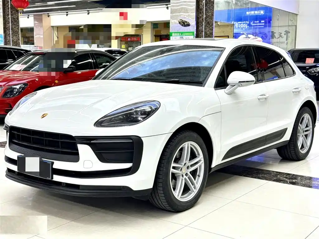 PORSCHE MACAN