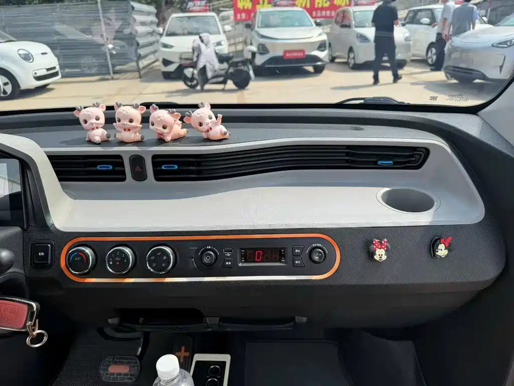 Wuling MINIEV — миниатюра 7