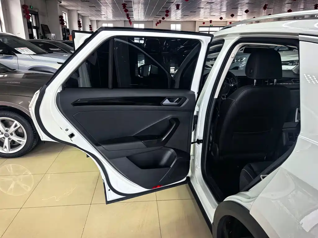 VOLKSWAGEN T ROC EXPLORING SONGS