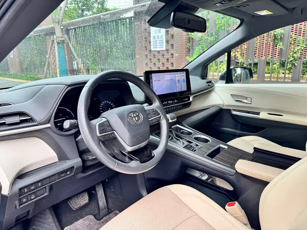 Toyota Sienna 2021 2.5L Luxury