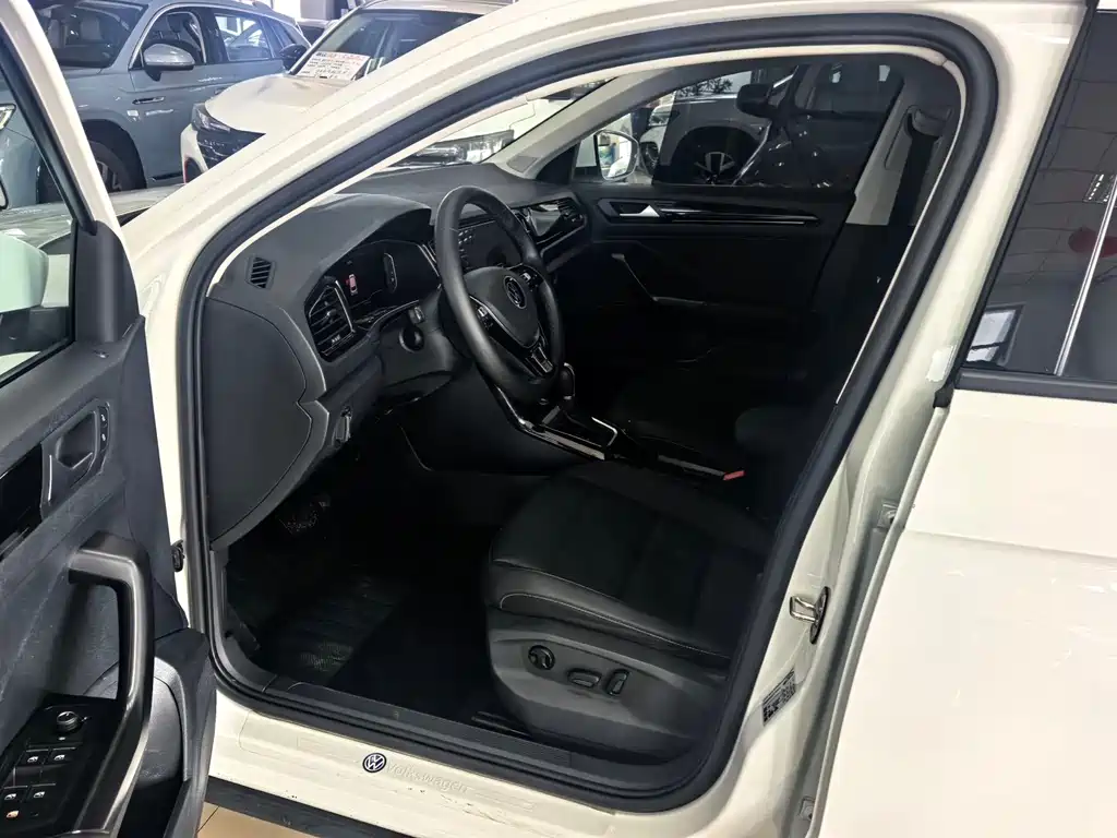 VOLKSWAGEN T ROC EXPLORING SONGS