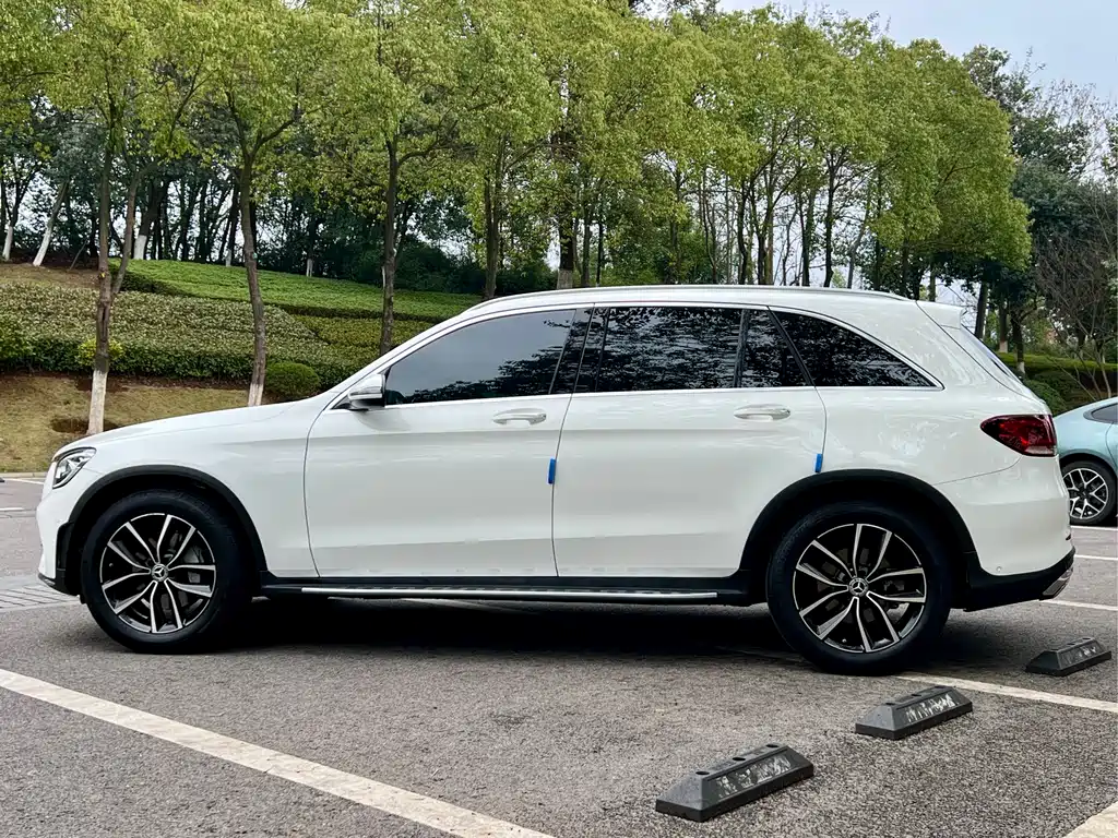 MERCEDES-BENZ GLC