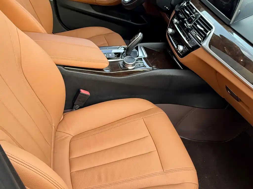 BMW 5 Series — миниатюра 8