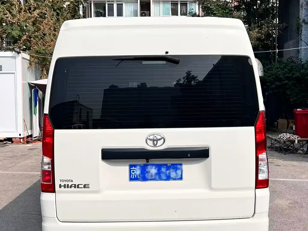Toyota HiAce 2024 3.5L AT