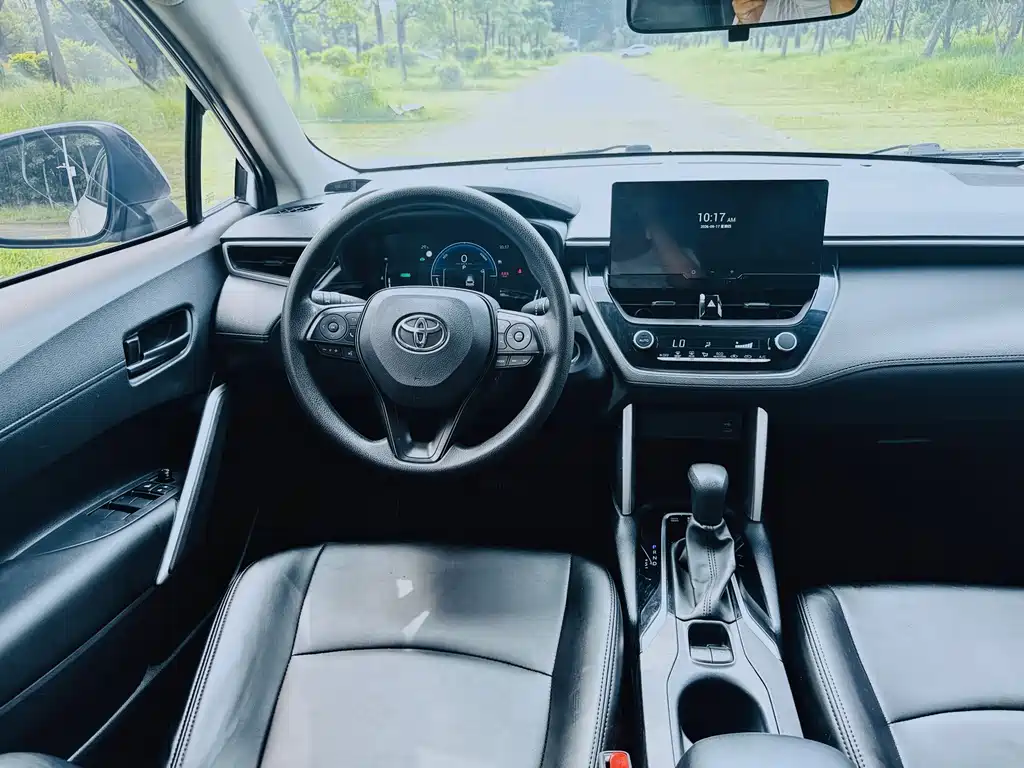 Toyota Corolla Cross — миниатюра 14