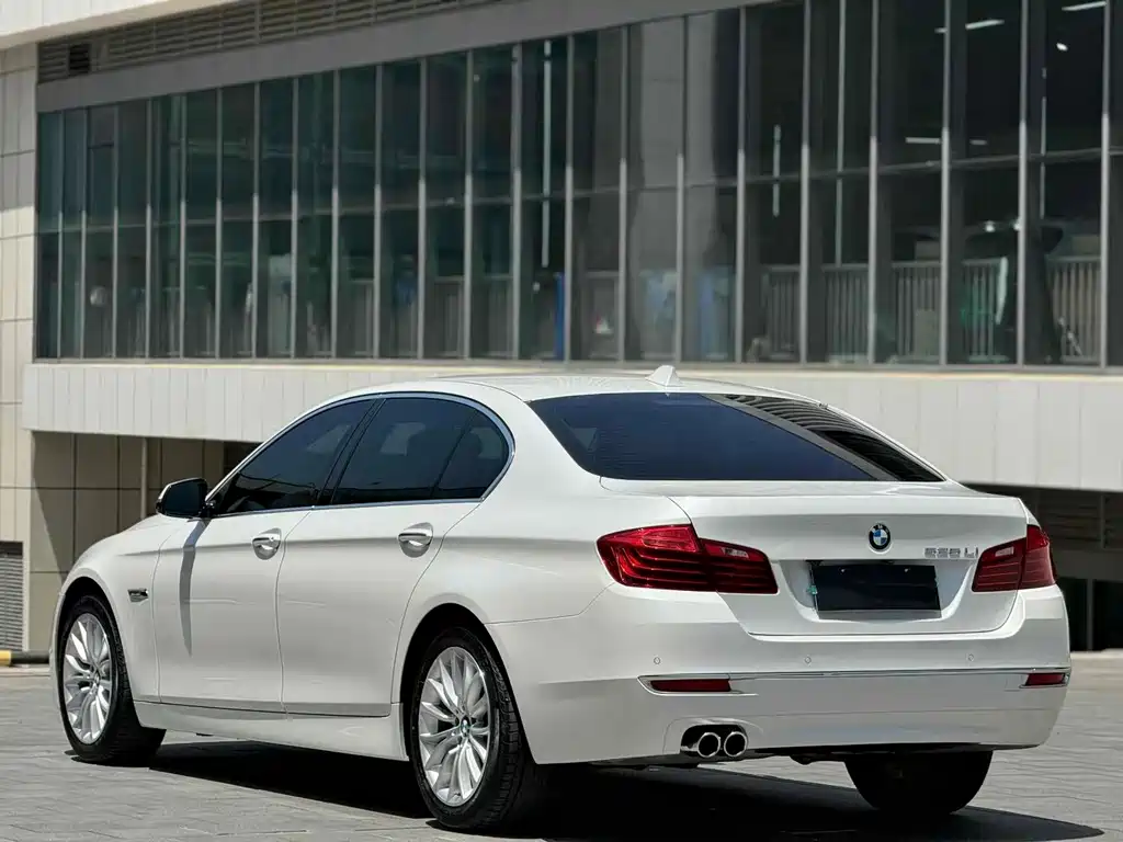 BMW 5 Series — миниатюра 9
