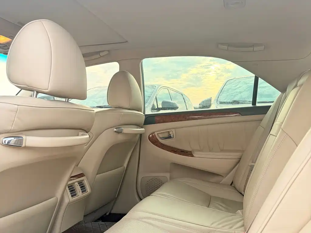 Toyota Crown — миниатюра 13