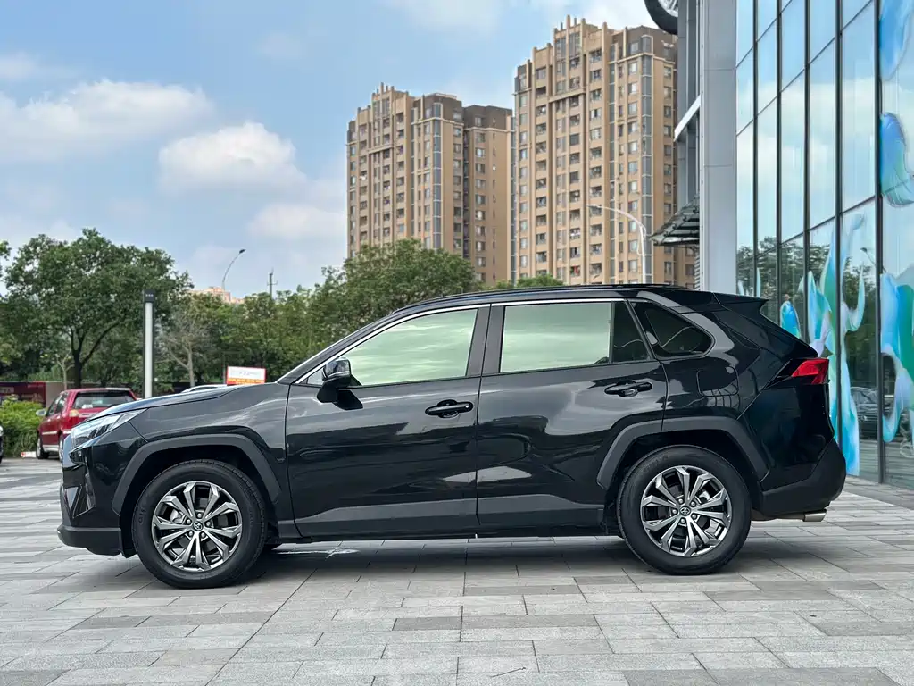 Toyota RAV4 2023 2.0L CVT Plus