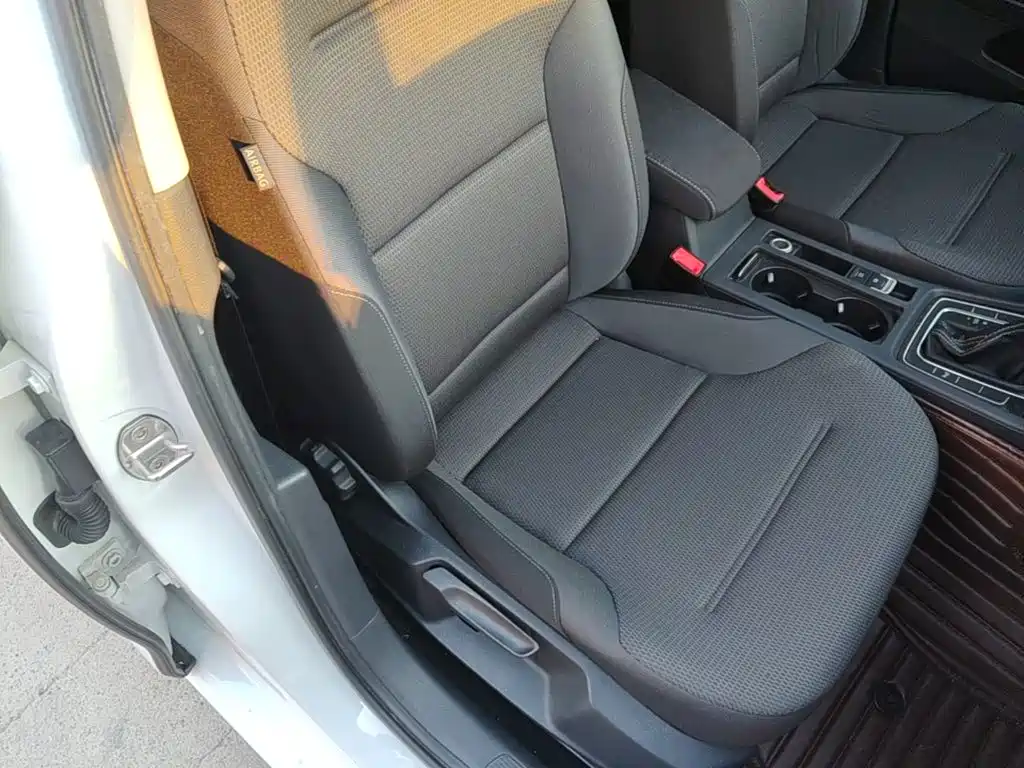 Volkswagen Golf — миниатюра 25