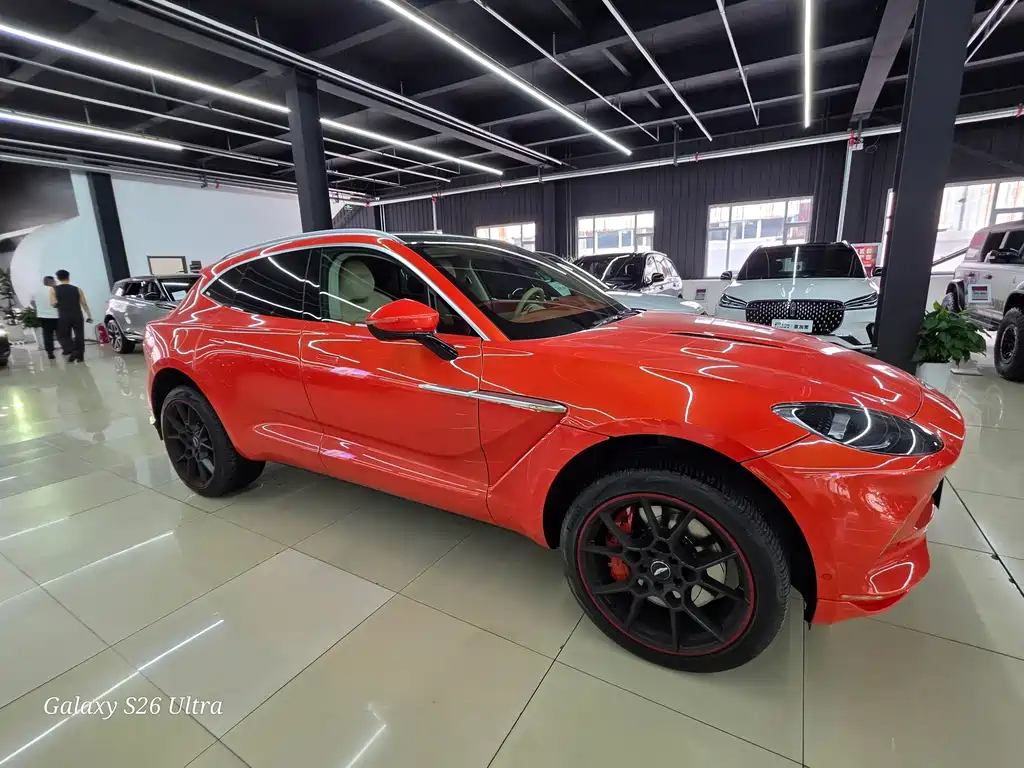 Aston Martin DBX — миниатюра 3