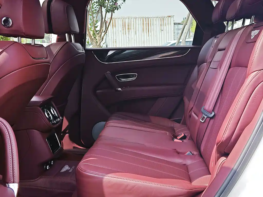 Bentley Bentayga — миниатюра 18
