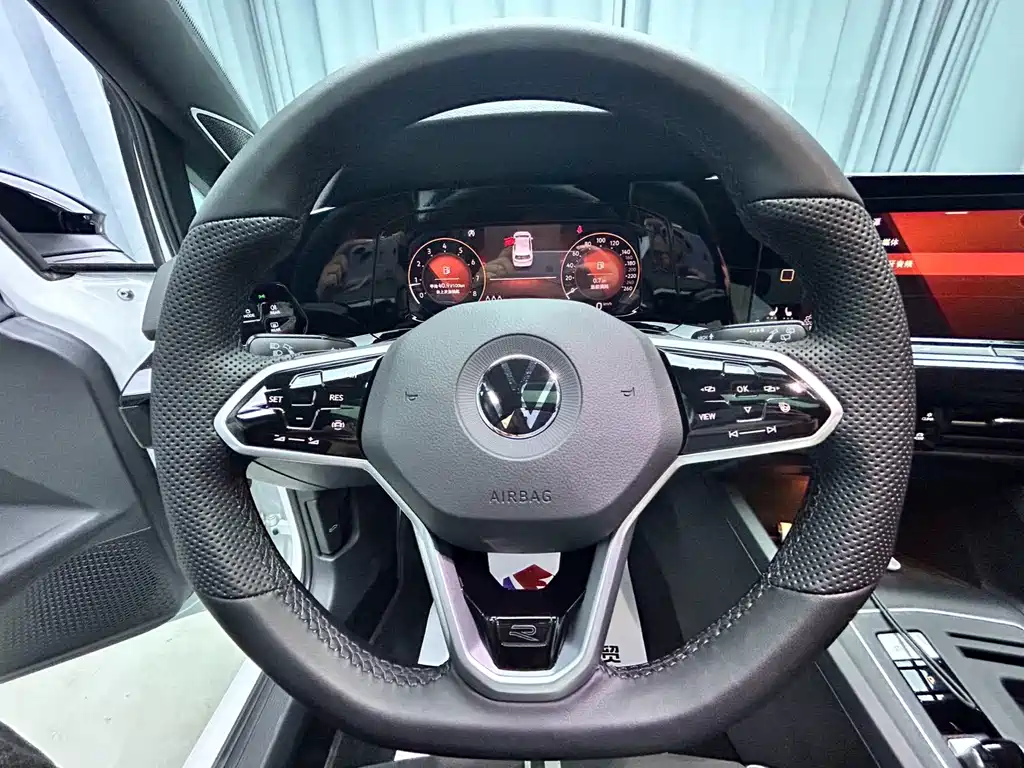 Volkswagen Golf — миниатюра 6