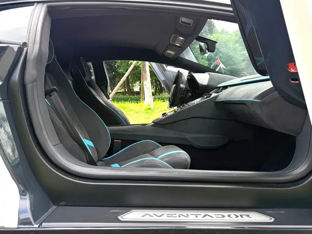 Lamborghini Aventador 2011 LP 700-4