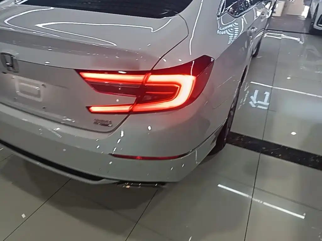 Honda Accord — миниатюра 8